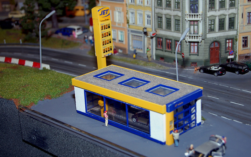 Almanya'nın en küçük benzin istasyonu Knuffingen'de, yani Hamburg'da. Fotoğraf: Miniatur Wunderland