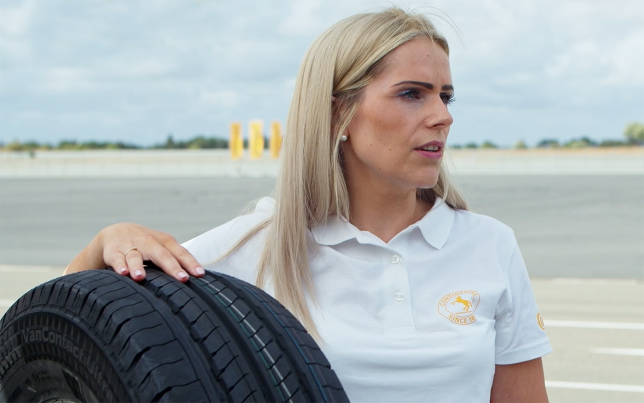 Come product manager di Continental, Julia Schreinemacher è anche un'esperta di pneumatici per furgoni.