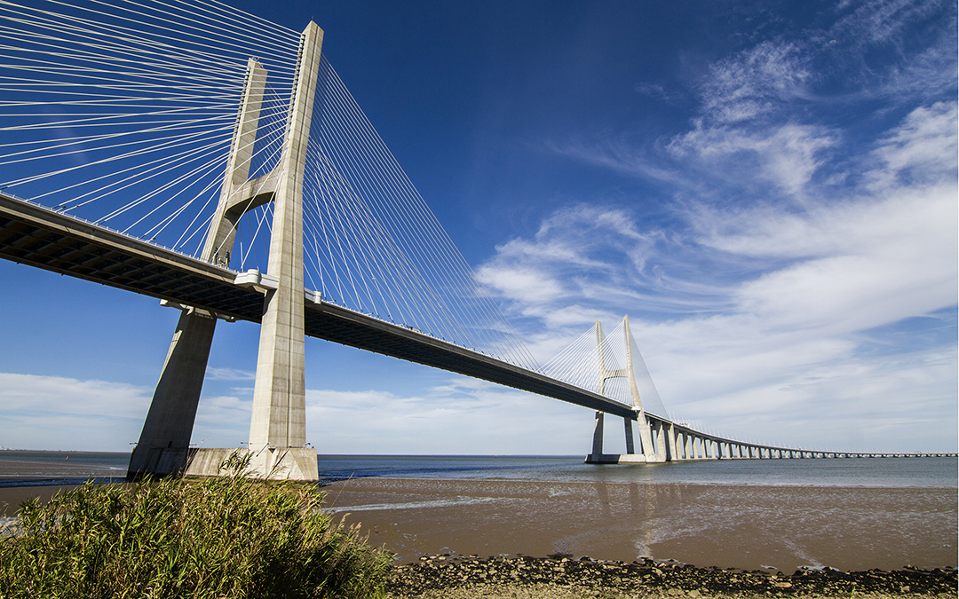 El puente Vasco da Gama es el más largo de la UE. Foto: Adobe Stock